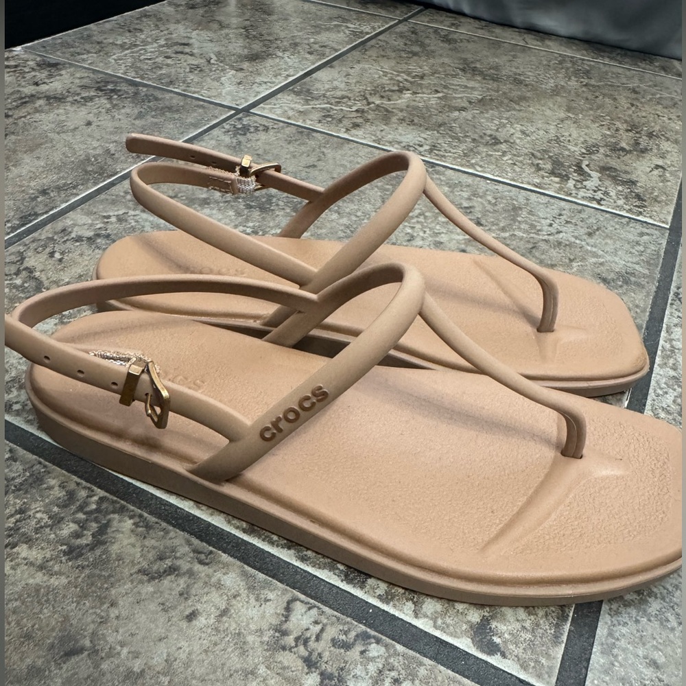 Women’s Crocs Miami sandals size 6